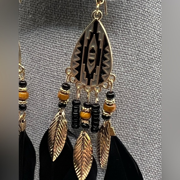 ⭐️ Beautiful Boho Earrings w/ Feather Accents ⭐️ - Picture 2 of 8